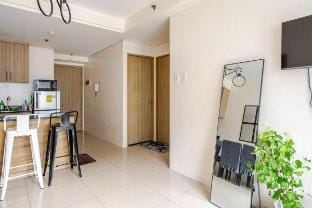 2Bedroom 2Toiletbaths near moa with Balcony Vacation rental in Pasay