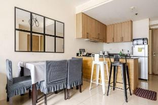 2Bedroom 2Toiletbaths near moa with Balcony Vacation rental in Pasay