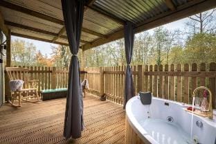 Close to nature Robins nest 1 bed lodge Vacation rental in West Somerset District