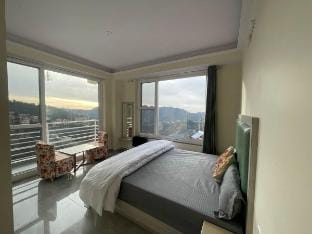 2BHK|PanoramicView|Parking|Balcony|20 mins to mall Apartment in Shimla