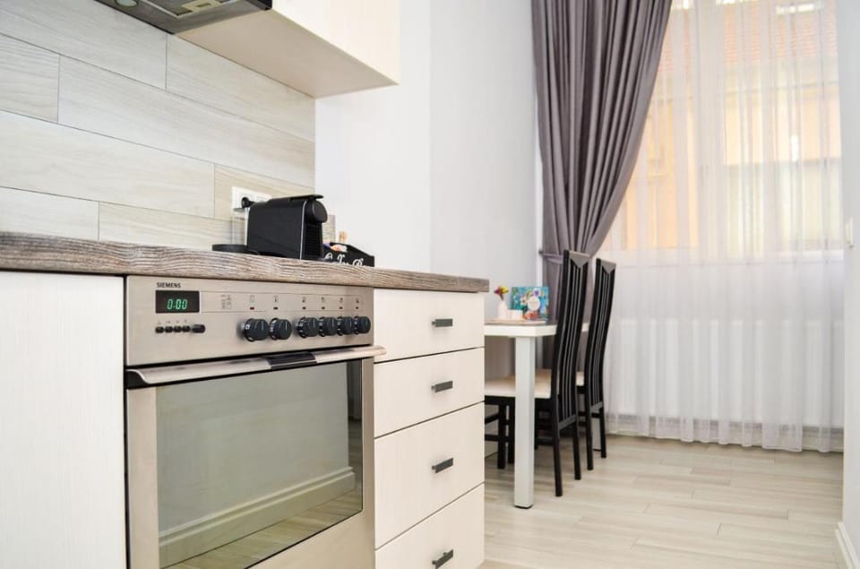 Mid Ultra Central, Self Check In, Oradea Vacation rental in Hungary