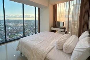 Apt 2BR @53rd Floor, Netflix by SKY Vacation rental in Riau Islands, Indonesia
