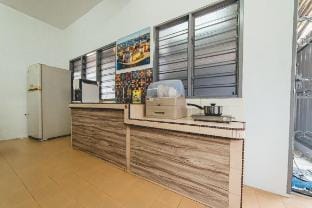 Batu Pahat Sri Jaya Villa 4BR 18pax w Pool table Vacation rental in Johor
