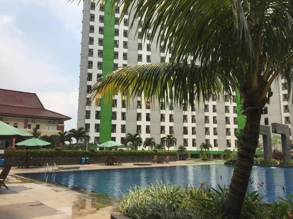Apartement Green Lake View Ciputat By NamRoom Hotel in South Jakarta City