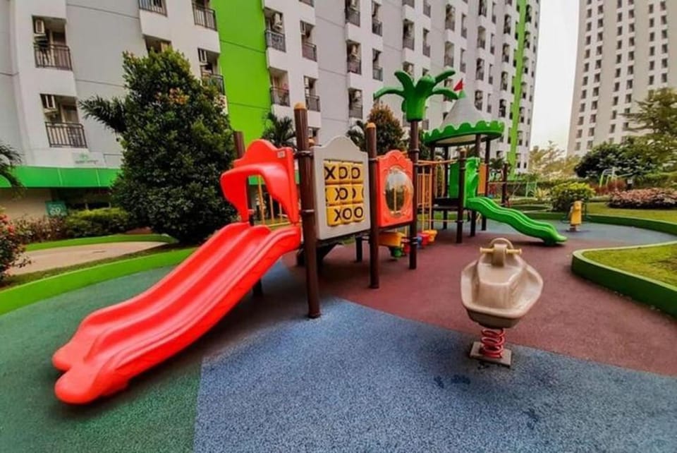Apartement Green Lake View Ciputat By NamRoom Hotel in South Jakarta City