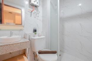 Simple 1BR at Grand Kamala Lagoon Apt By Travelio Apartment in West Java