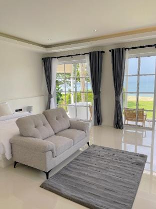 Panika Villa R9-บ้านพักศิวิไลซ์รีสอร์ท ขนอม Villa in Thailand