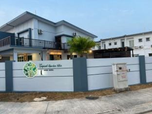 THE TROPIICAL GARDEN VILLA HOMESTAY Vacation rental in Johor Bahru