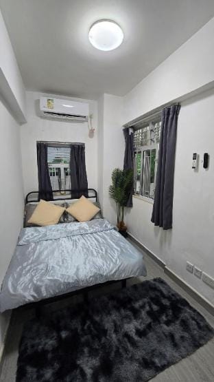 Private Apartment with balcony ( Super Location ) Vacation rental in Hong Kong