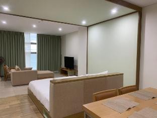 Beach Front * Sunrise Ocean view Suite ATP * 2BR Vacation rental in Da Nang