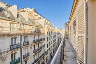 Charming AC- 1BDR Avenue Montaigne/Arc de Triomphe Villa in Paris