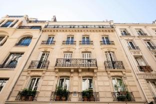Charming AC- 1BDR Avenue Montaigne/Arc de Triomphe Villa in Paris