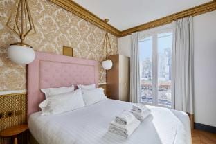 Superb AC- 1BDR Ave Montaigne - Arc de Triomphe Villa in Paris