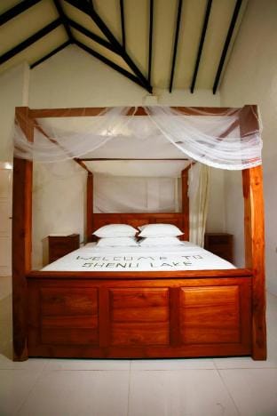The Shenu Lake House - Private 4 BR Pool Villa  Vacation rental in Negombo