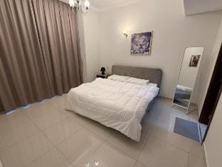 Luxury stay I 2BHKI Dubai Sports City I Canal View Vacation rental in Dubai