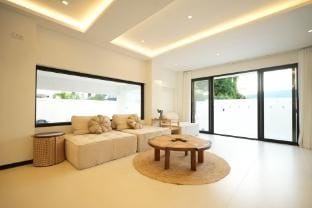 Baan Sabai Pattaya beachfront pool resort villa Villa in Pattaya City
