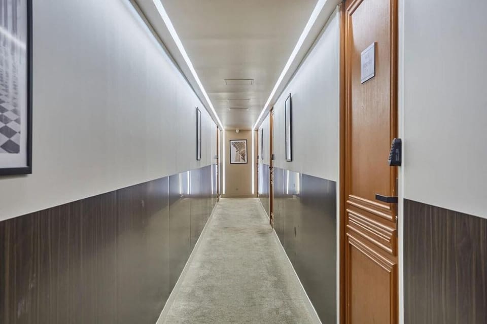 Superb AC Apartment  Champs de Mars Eiffel Tower Apartment in Paris