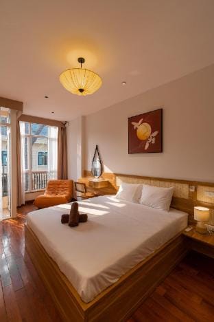 1'To Train St. | Private Theatre|Work Space|4BR3BA Vacation rental in Hanoi