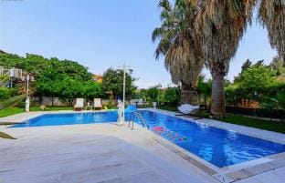 6-room Villa with Private Pool and Garden Villa in Istanbul