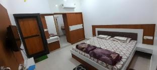 Deluxe Double Room AC - Anushree home stay Vacation rental in India