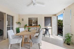 Lakeside Luxe Retreat - Pool View  BBQ Spa Bath Apartment in Edge Hill