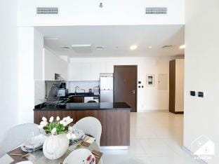 Bright 2‑Bed Family Home: Pool, Gym & Kids Play Vacation rental in Dubai