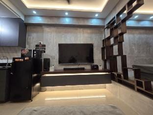 Stonewood Suite by Staycation+ Vacation rental in Pasay