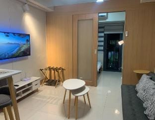 Minimalist Big 1BR Pool View MOA Vacation rental in Pasay