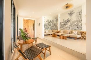Villa Harvest Seminyak - 4Bd Rice View, Near Cafe Villa in North Kuta