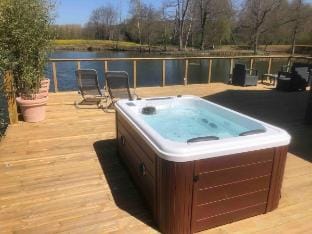 Chalet with a hot tub and terrace above the water Vacation rental in Normandy