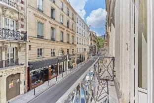 Sublime and new apartment Place Vendome Opéra Villa in Paris