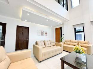 Halika Villa & Kapitolyo Events place near BGC Vacation rental in Pasig