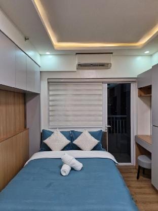 Comfy Studio | 50 mbps Wi-Fi, Smart TV, Netflix Apartment in Makati