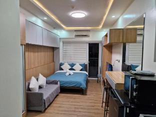 Comfy Studio | 50 mbps Wi-Fi, Smart TV, Netflix Apartment in Makati