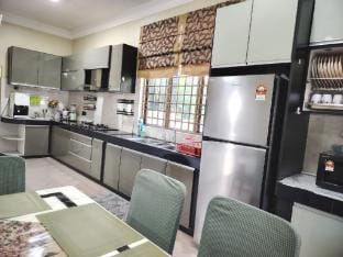 Tiara Payung Villa Homestay  Villa in Terengganu, Malaysia