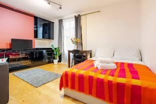 Modern 3-Bed Flat – Garden & Near Camden Market Apartment in London Borough of Islington