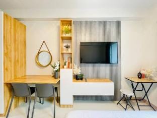 SM6  Minimalist Comfort Near SM Apartment in Iloilo City