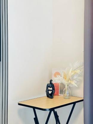 SM6  Minimalist Comfort Near SM Apartment in Iloilo City
