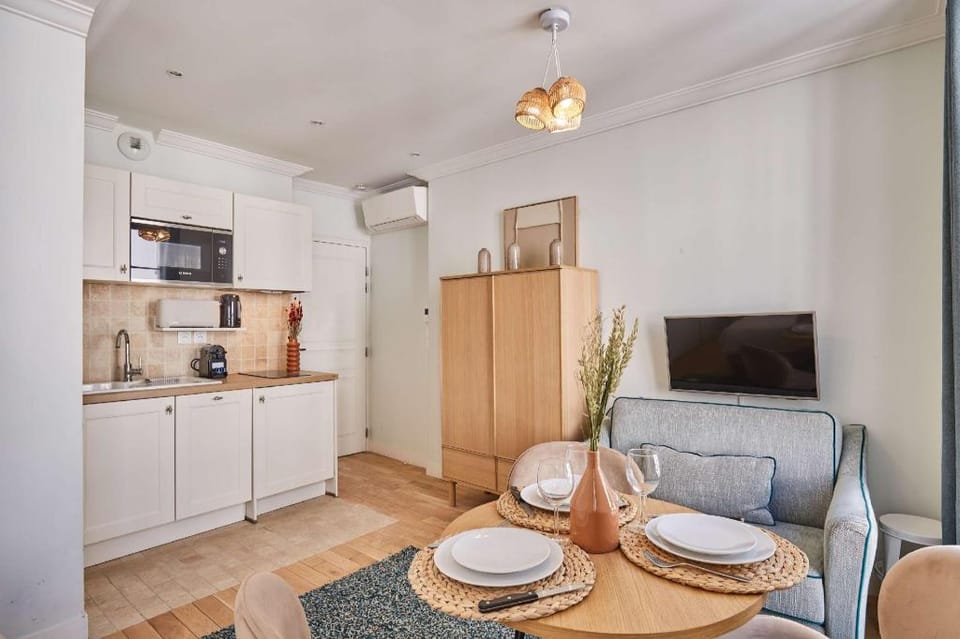 Superb Studio Center of Paris Montorgueil Apartment in Paris