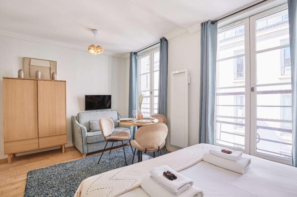 Superb Studio Center of Paris Montorgueil Apartment in Paris