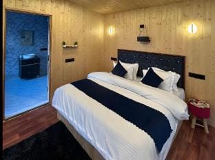 The Woodnest - Serene Wooden Suite with Jacuzzi Vacation rental in Himachal Pradesh