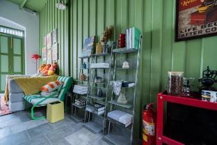 4 Sleeps Private garden in Chinatown Walk to MRT Vacation rental in Bangkok