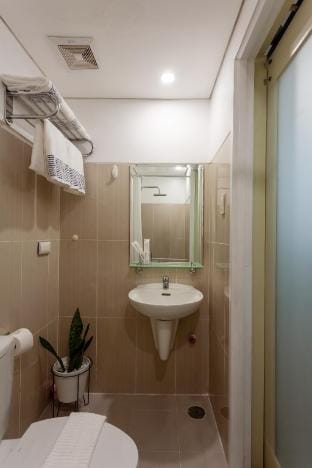 Sparkling Condo Closest to MOA KAERI PROPERTIES Vacation rental in Pasay