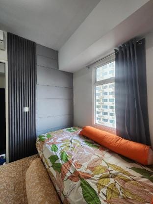 The Springlake Summarecon Escape Pool View by Devi Apartment in West Java