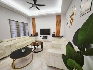 Ipoh town7br5bath 25 pax/pool table/mahjong/karaok Vacation rental in Ipoh