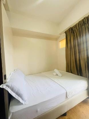 Moldex Baguio with Balcony Wifi Netflix Near City Apartment in Baguio