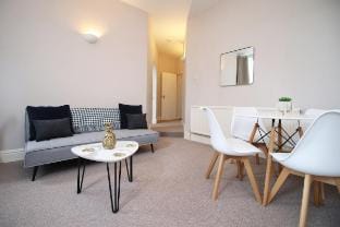 Two Bedroom Flat | Central | Free Off-Peak Parking Vacation rental in Bristol