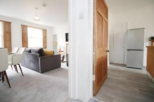 Spacious Georgian Apartment | 5 Beds | 7 Guests Vacation rental in Bath