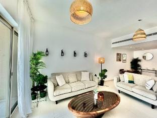 The Greens: very well-lit unit Vacation rental in Dubai