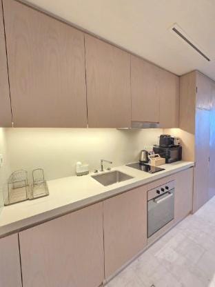 Sky-View Lavish High Floor Unit Palm Tower Vacation rental in Dubai